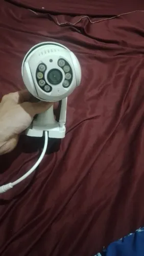 Camera wifi com auto falante 