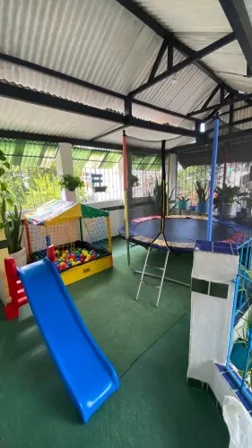 Pula-pula, Casa bolinha e escorregador 