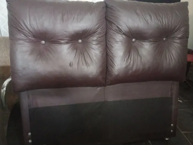 Cabeceira de Cama Estofada em Marrom