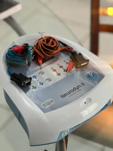 Neurodyn II Ibramed - Apar de Correntes TENS, FES e Russa - Eletroestimulador de 4 Canais