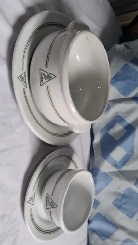 2 cumbuca e 2 pratos em porcelana
