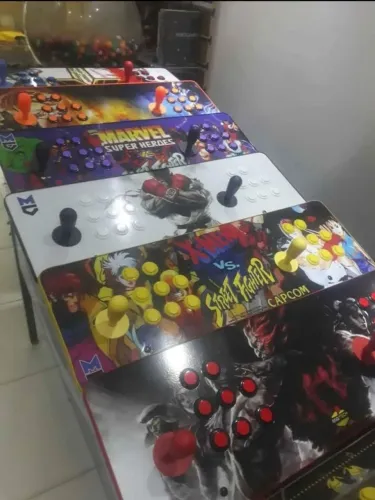Fliperama portátil.