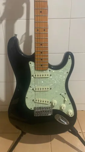 Guitarra Stratocaster SX com captação Fender 69