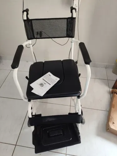 Cadeira de rodas e Banho Dobrável - Nova