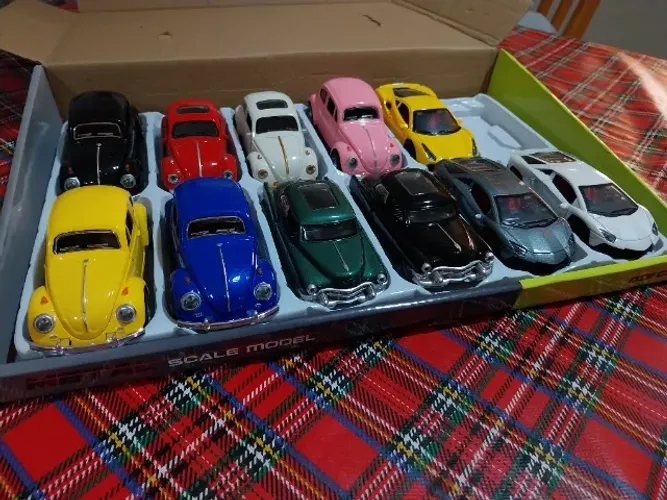 PACK 11 MIniaturas 1:43 FUSCA CADILLAC FERRARI LAMBORGUINI