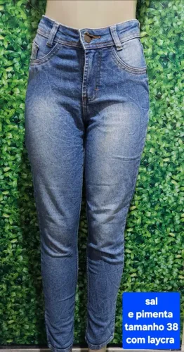 Calça jeans sal e pimenta tamanho 38 com laycra 