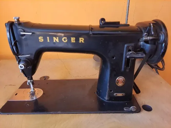 Máquina de Costura Singer Antiga