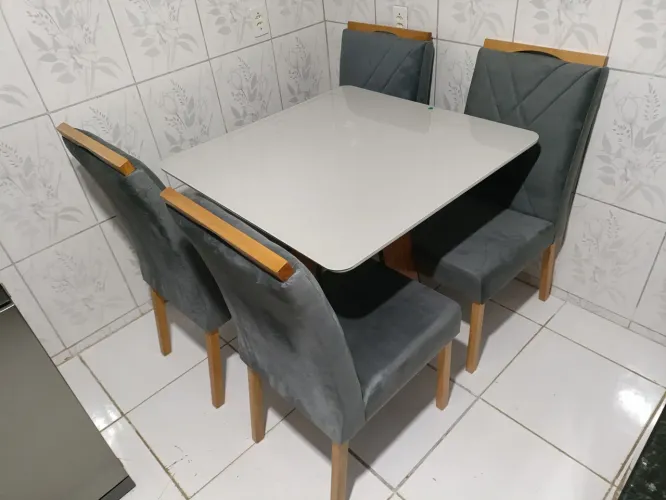 Mesa de jantar Lolly 90x90 4 cadeiras veludo ou linho 