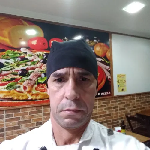 PIZZAIOLO PROFISSIONAL DISPONÍVEL 