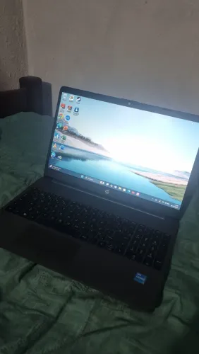 Vendo Notebook HP com mouse,teclado e capa