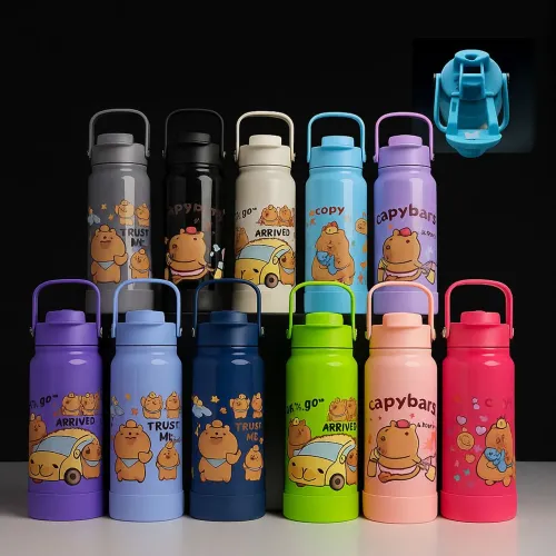 Garrafa Térmica Infantil Capivara com Alça e Base Emborrachada 600mL