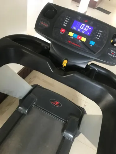 Esteira Embreex com inclinação pouco usada