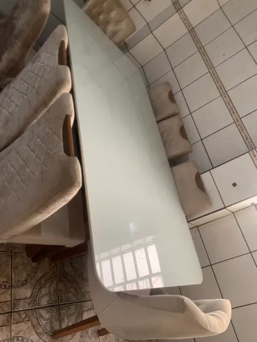 Mesa grande com 8 cadeiras