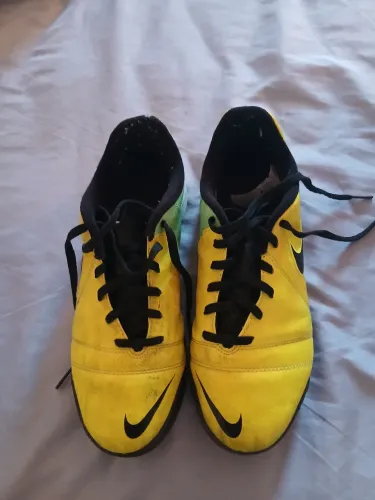 Chuteira Nike Maestri III N37