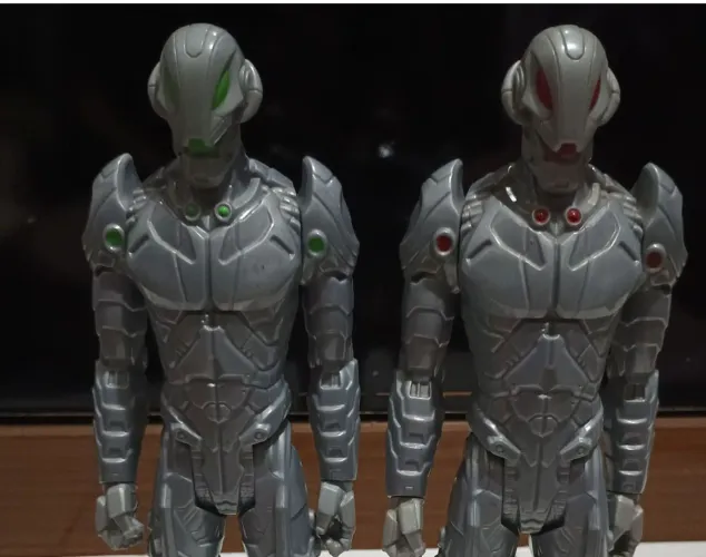 Bonecos Ultron 30cm - Marvel Vingadores