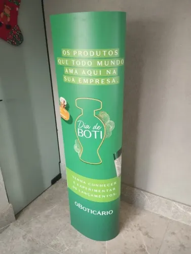 TOTEM COMERCIAL
