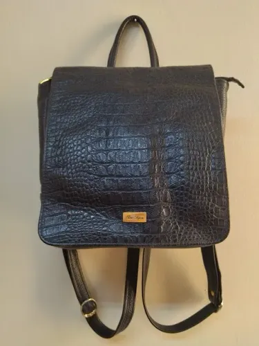 MOCHILA PRETA FEMININA DE COURO LEGÍTIMO MARCA REI DIJON
