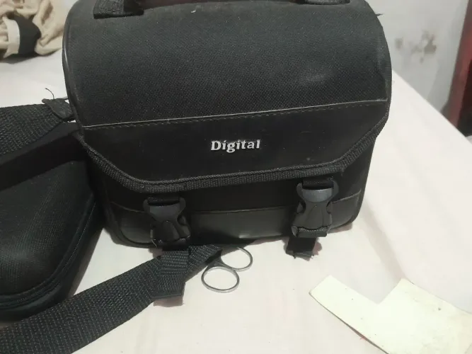 câmera digital com defeito(possívelmente na bateria)