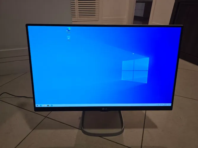 Computador LG 24V550 All In One