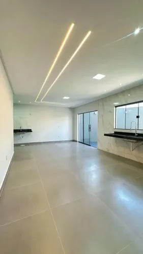 Casa 3/4 de Esquina com Lote Amplo Bairro Granville