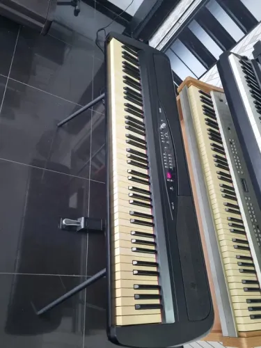 Piano digital Korg SP-280 