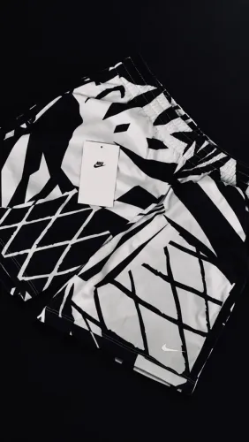 Shorts Nike Importado Preto e Branco geométrico 