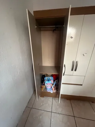 Guarda roupa com apenas 6 meses de uso