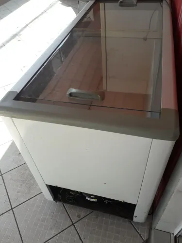 Freezer semi novo 2 tampas 570 litros