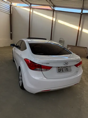 Hyundai Elantra GLS 1.8 16V Aut. 2013