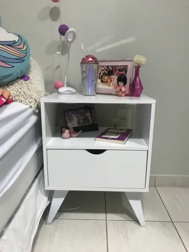 Mesinha cabeceira branca