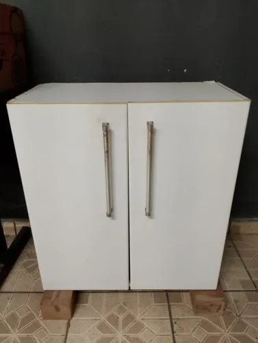 Armário 2 portas com prateleira em mdf