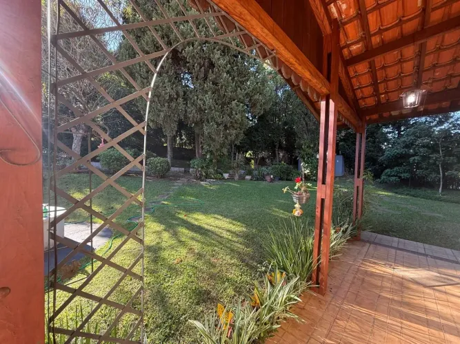 LINDA CHACARA EM BAIRRO TRANQUILO E ARBORIZADO DE ATIBAIA
