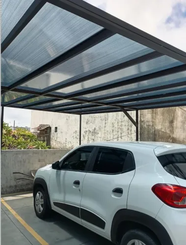 COBERTURA E GARAGEM DE POLICARBONATO 6mm
