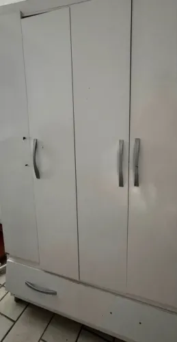 Doaçao de um armario de roupas
