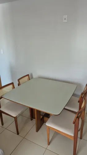 Mesa e 4 cadeiras