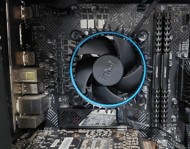 I5 12400f + msi h610 pro + 16GB corsair