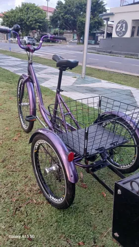 Vende-se um lindo triciclo.