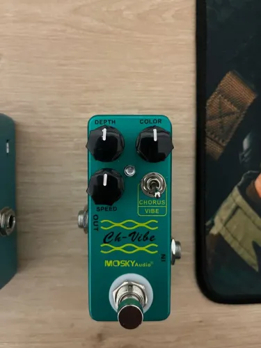 Pedal de Guitarra Univibe Chorus Vibrato Mosky Ch Vibe