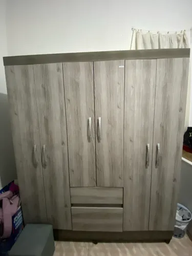 Guarda roupa 6 portas e 2 gavetas