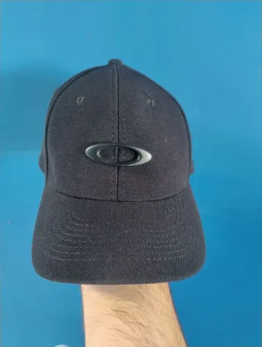 Boné Oakley original tamanho único em ótimo estado de novo