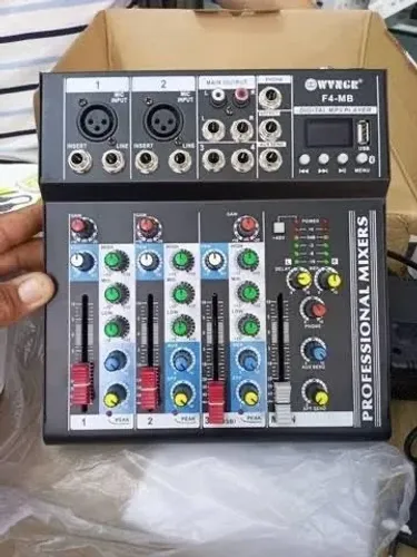 Equipamento Mesa de Som com 4 Canais, entrego