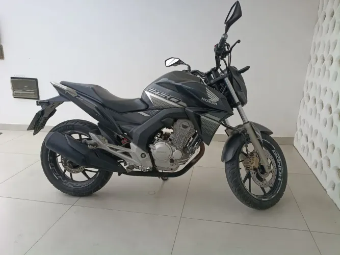 Cb250 Twister com ABS