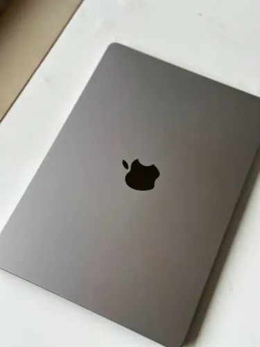 MacBook Air M2 13,6 - 16GB RAM / 256GB SSD - Excelente Estado
