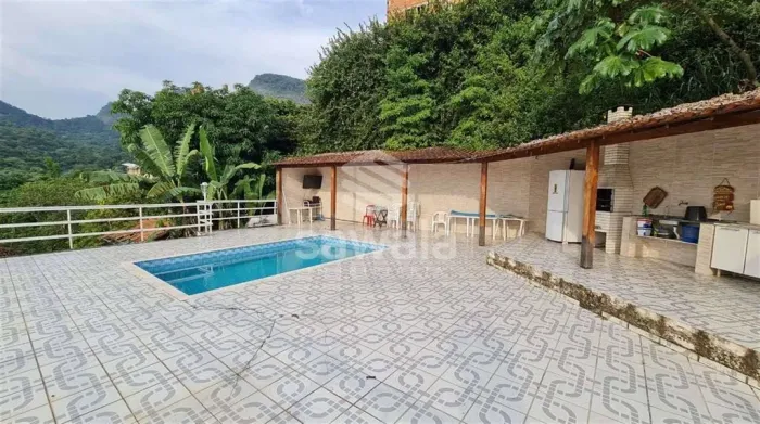Casa 5 quartos, sendo 4 suítes