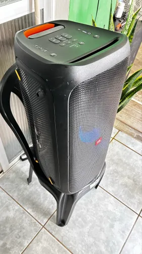 Caixa de Som JBL Partybox 310 com Bluetooth e Efeitos de Luzes