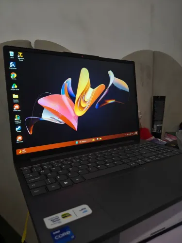 Notebook Lenovo i7 8g RAM 512 SSD