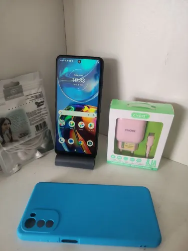 Motorola e32 64GB sem trinco, vai com capa película carregador e fone, valor 340