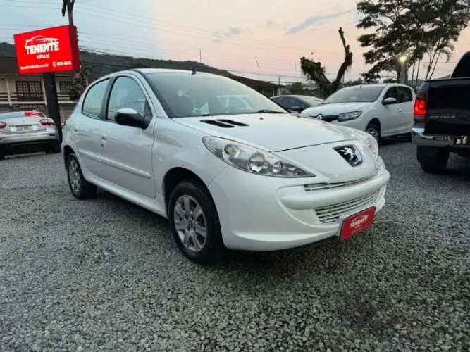 Peugeot 207 Active 1.4 Flex 8V 5P 2014