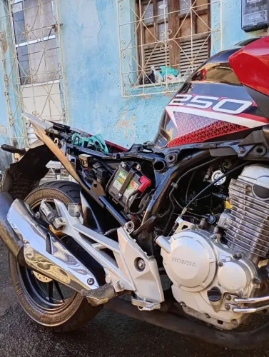 moto cb Twister 250