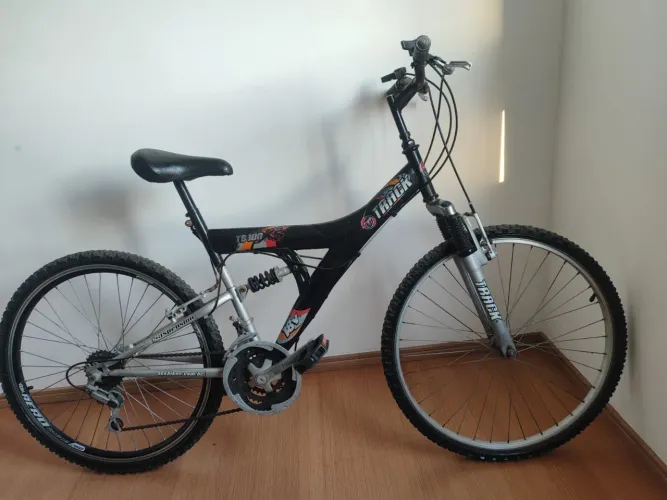 BICICLETA ARO 26 TRACK - APENAS R$ 360!